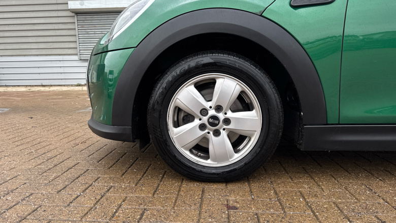 MINI Hatchback 1.5 Cooper Classic 3dr Auto Petrol Hatchback